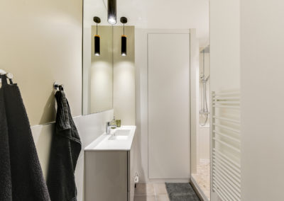 Rénovation et agencement d'un appartement destiné à la location - rénovation de la salle de bains, création douche à l'italienne